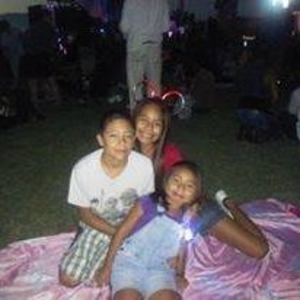 Meet your Posher, Yolis